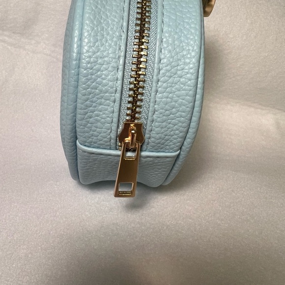 Small Truly purse with gold Chain - Picture 2 of 4